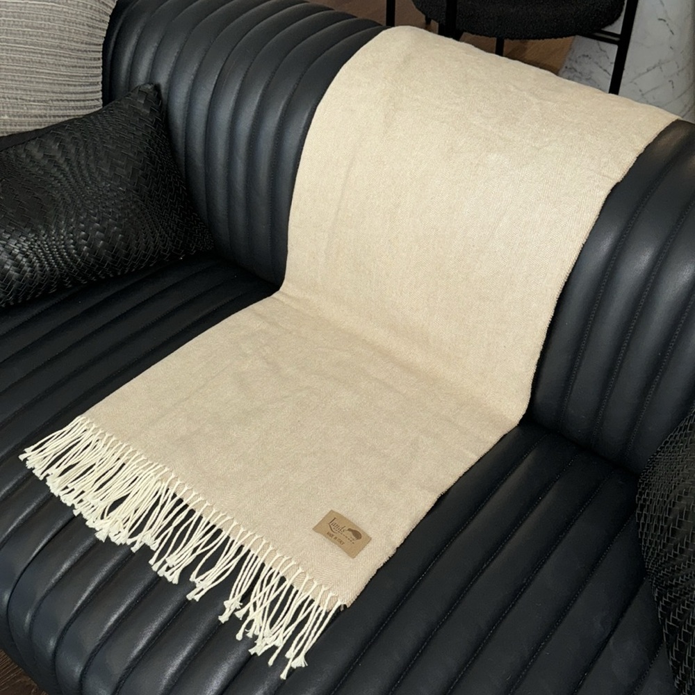 Lands Downunder Throw